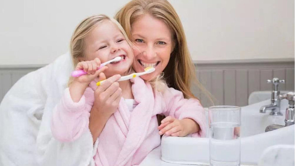 孕妇勤刷牙，胎儿保健康~