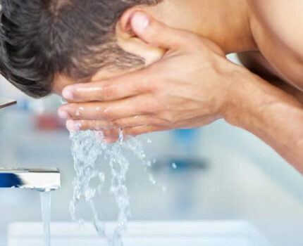 美国皮肤病学会：如何正确洗脸？