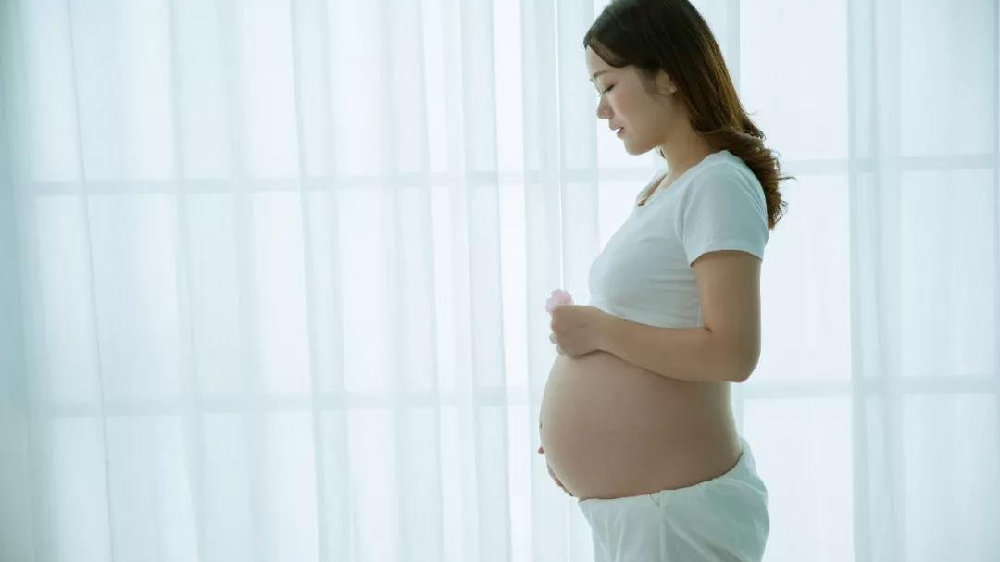 孕中期肚皮总是发紧发硬，到底该怎么办？