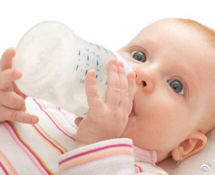 没添加辅食之前，如何确定宝宝的奶量