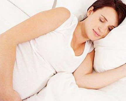 孕晚期一左侧卧就胎动频繁，是否胎儿缺氧？到底怎么睡才好