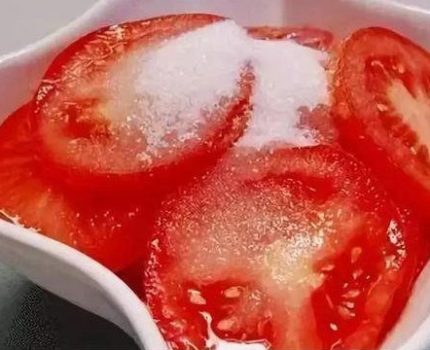 糖拌西红柿，直接撒白糖就错了，难怪酸涩难吃，大厨：这样做才对