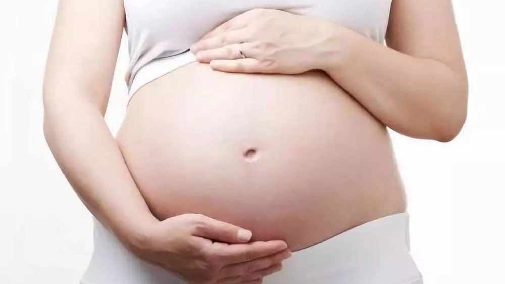 怀孕后水肿，孕妇没必要硬抗，或许可以试试这些方法