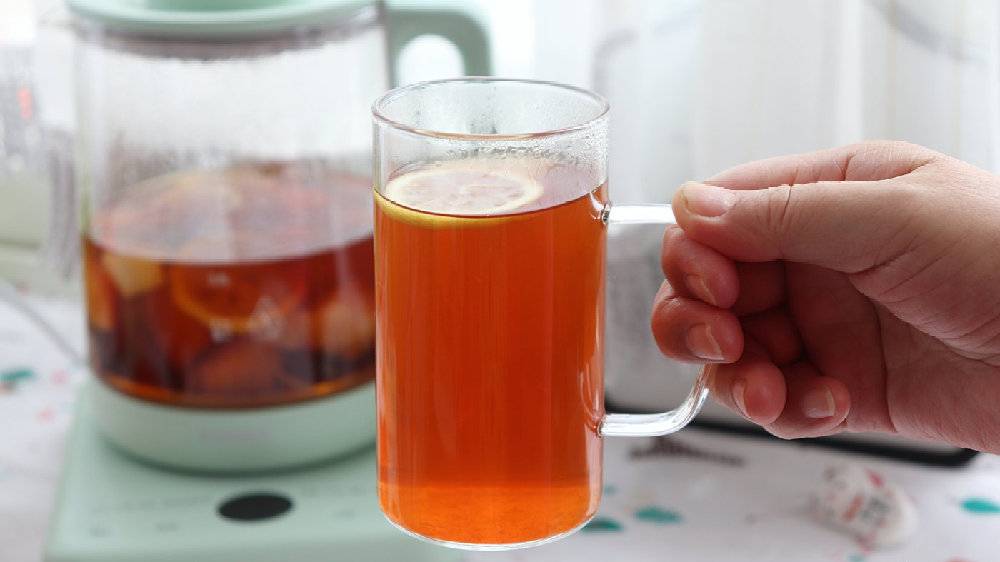 蜜桃柠檬红茶，简单的自制饮品，冷热饮用都好喝，大人孩子放心喝