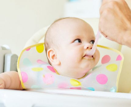 宝宝首次添加米粉，怎么选择和喂养？妈妈们常踩的坑都在这里了