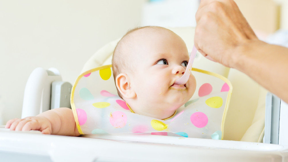 宝宝首次添加米粉，怎么选择和喂养？妈妈们常踩的坑都在这里了