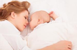 为什么孩子总喜欢摸着妈妈睡？这是表达“另类饥饿”，宝妈别拒绝