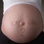 怀的是男孩还是女孩，看孕妈肚脐“凹凸”就知道？科学解释在这里