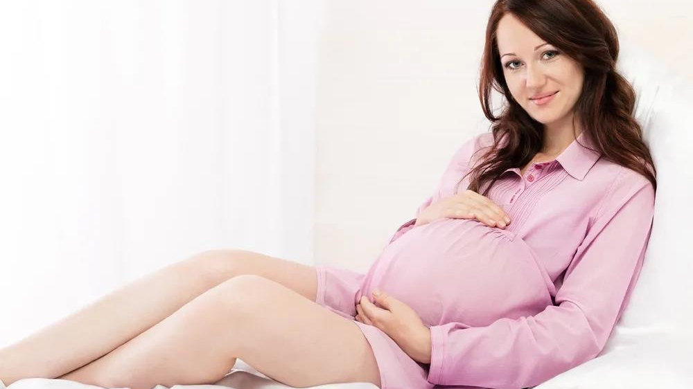 想知道孕早期时，宝宝都在肚子里干什么吗？